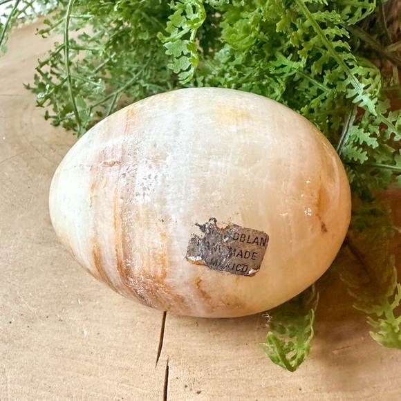 Banded Tan & Brown Carved Onyx Gemstone Crystal Egg Vintage - Picture 5 of 6